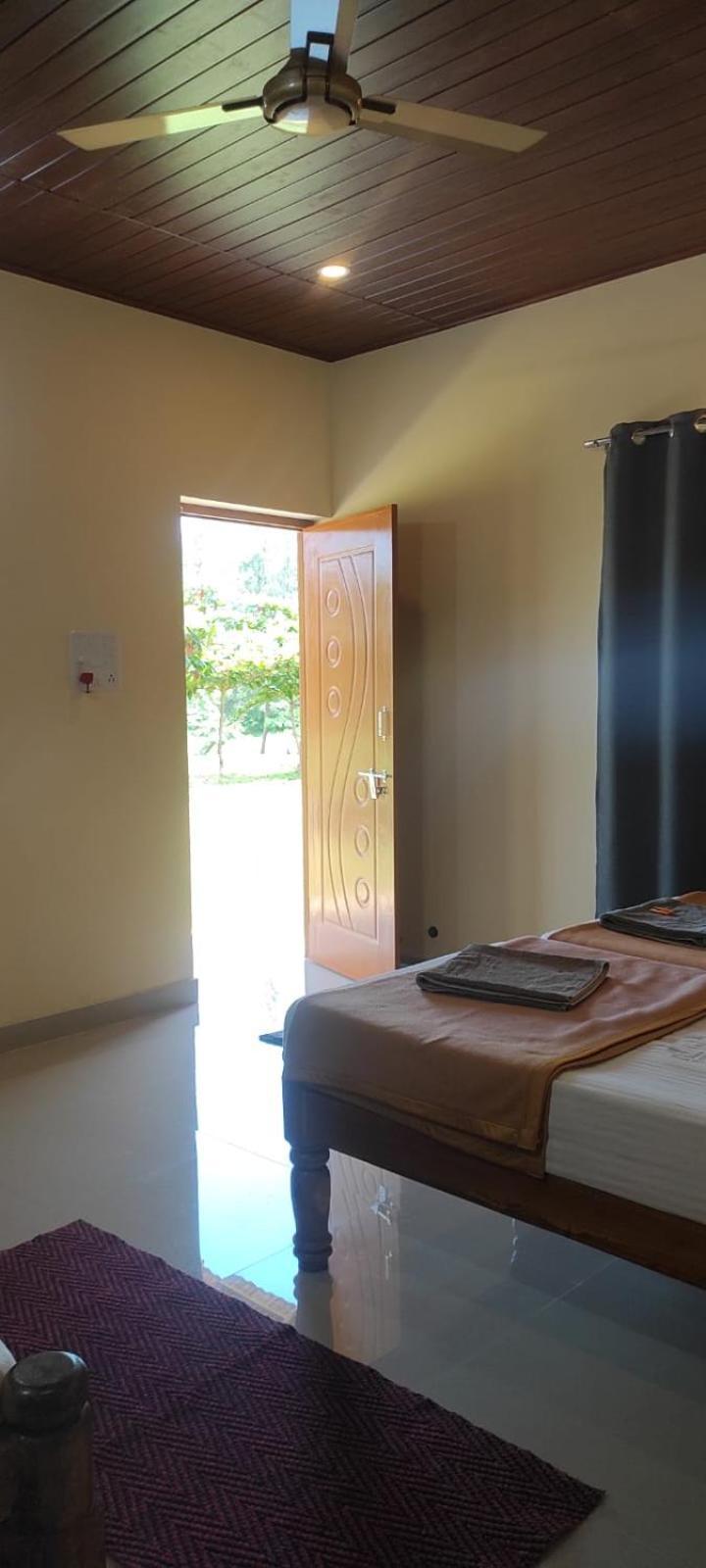 5 Mile Beach Resort Kumta Екстер'єр фото